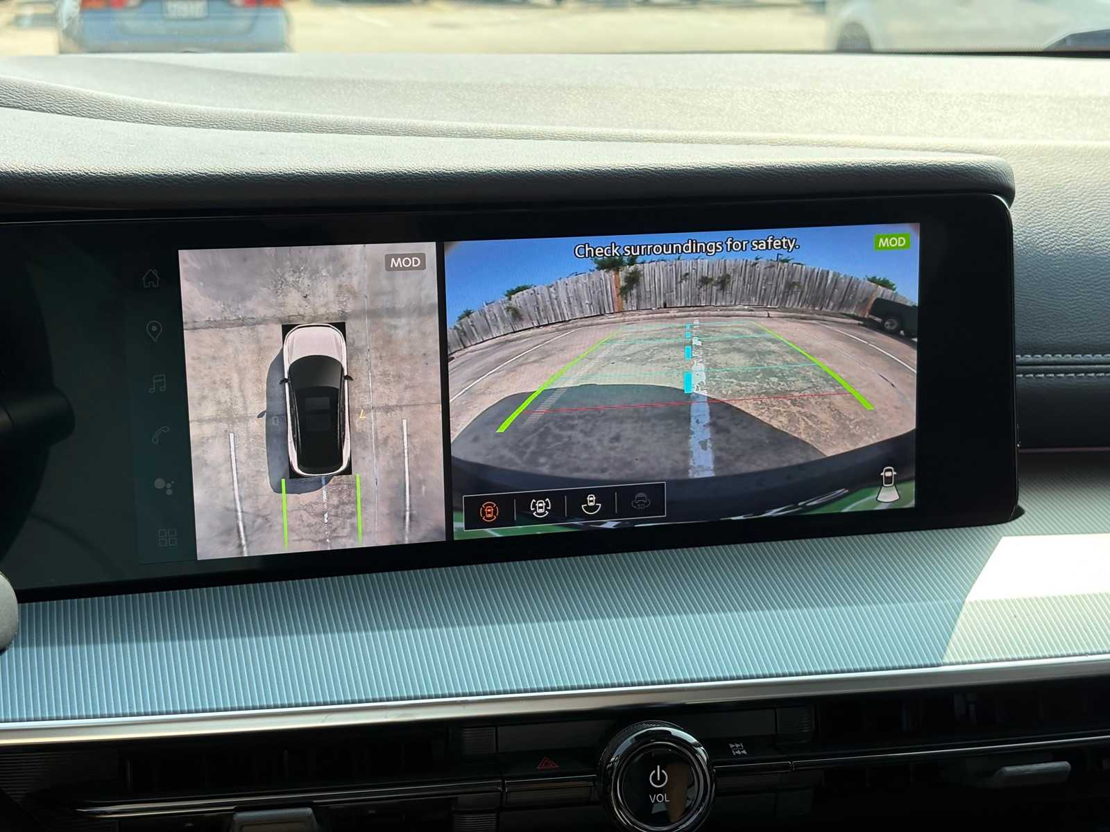 Vehicle image 19 of 23