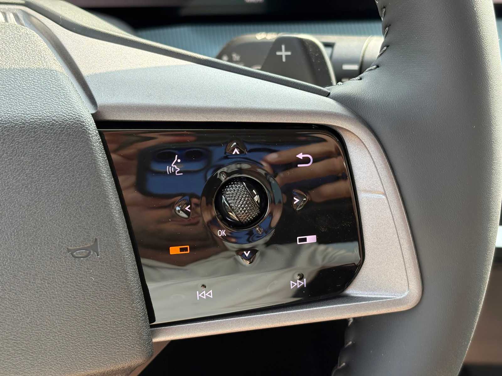 Vehicle image 22 of 23