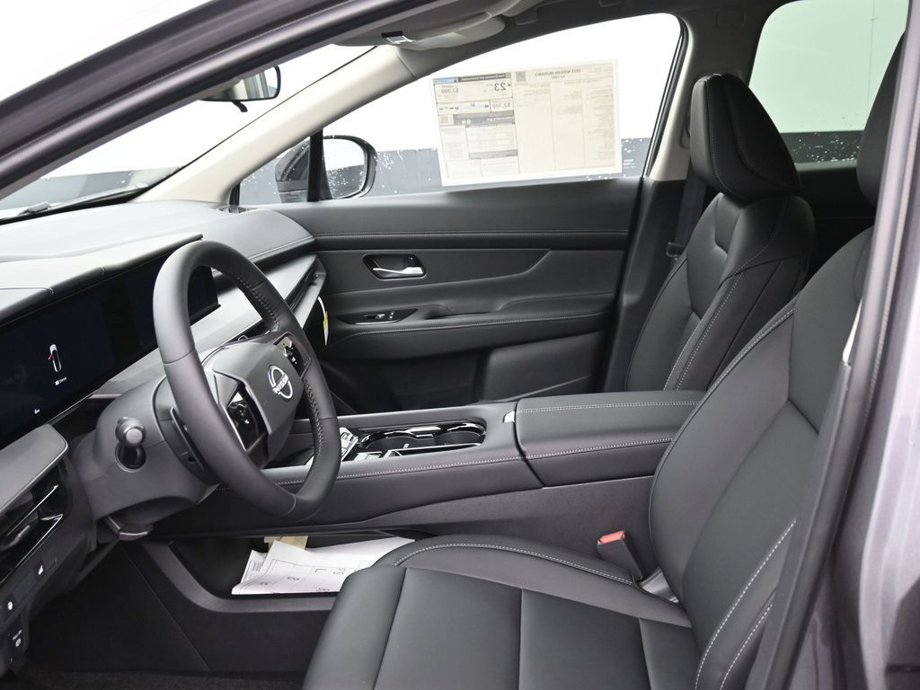 Vehicle image 27 of 29