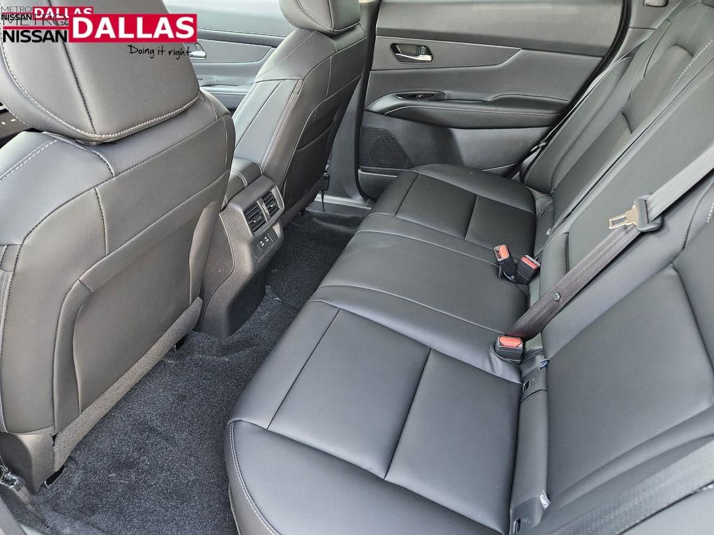 Vehicle image 23 of 25