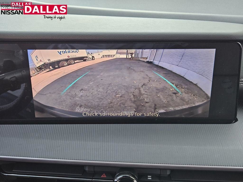 Vehicle image 17 of 25