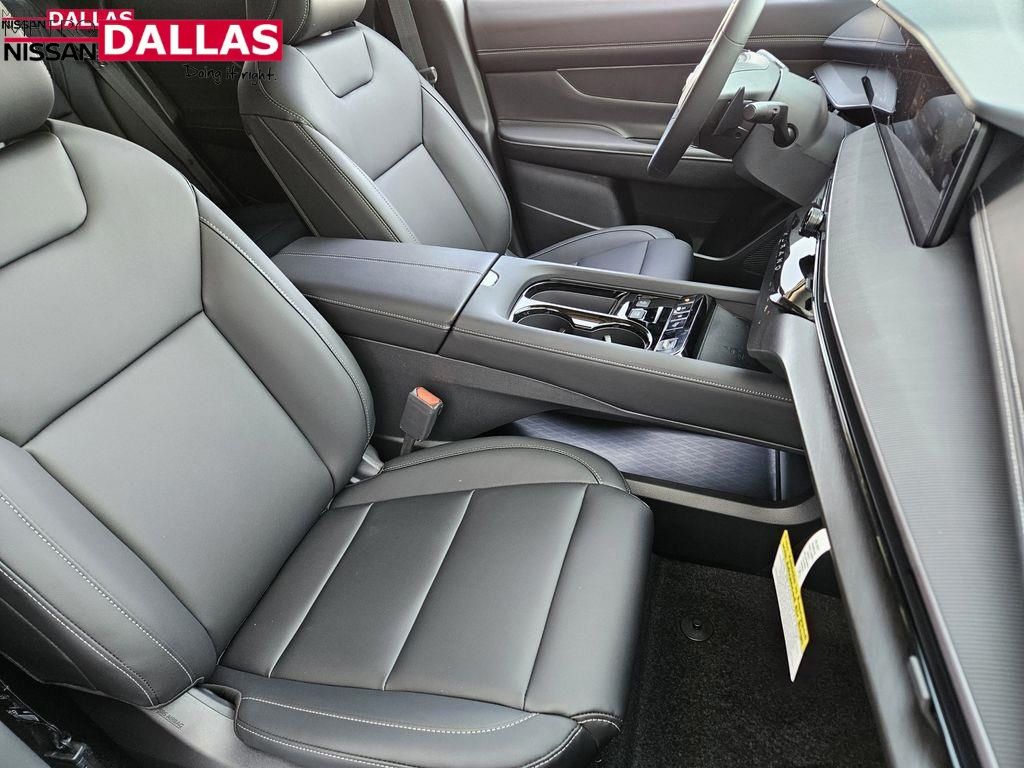 Vehicle image 13 of 25