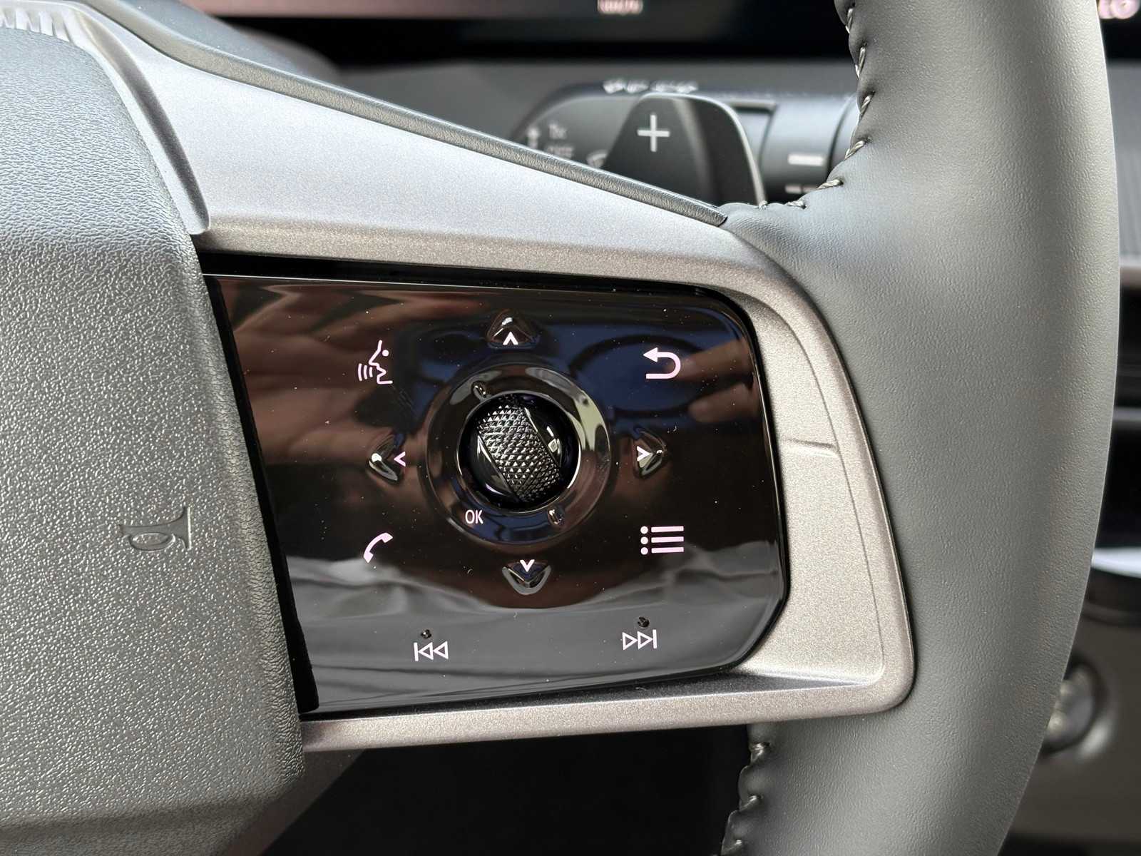 Vehicle image 22 of 23