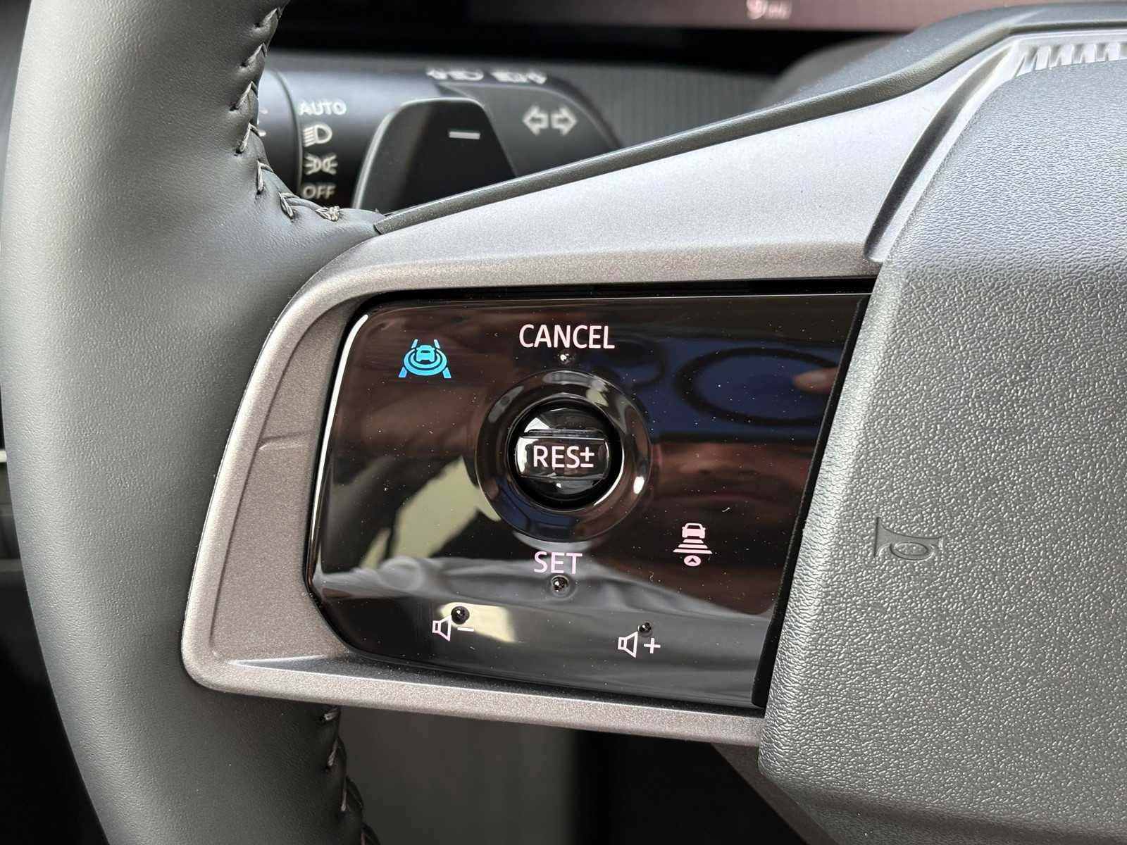 Vehicle image 21 of 23