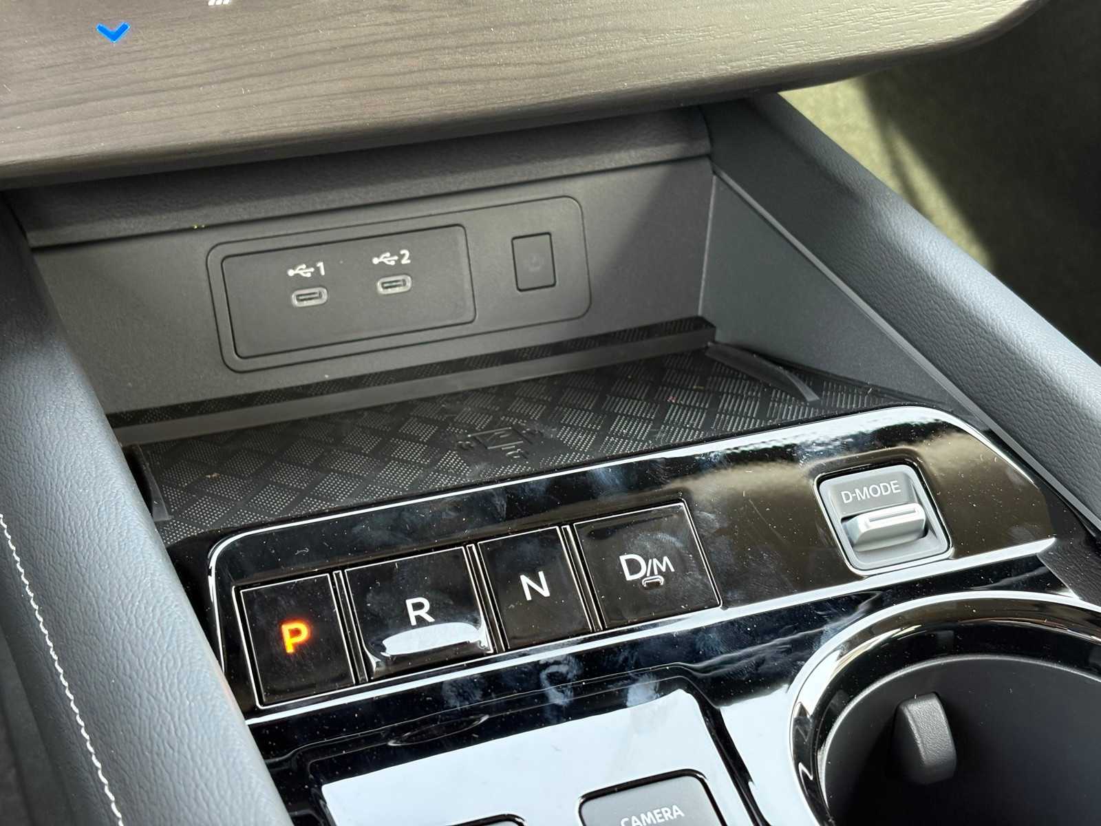 Vehicle image 17 of 23