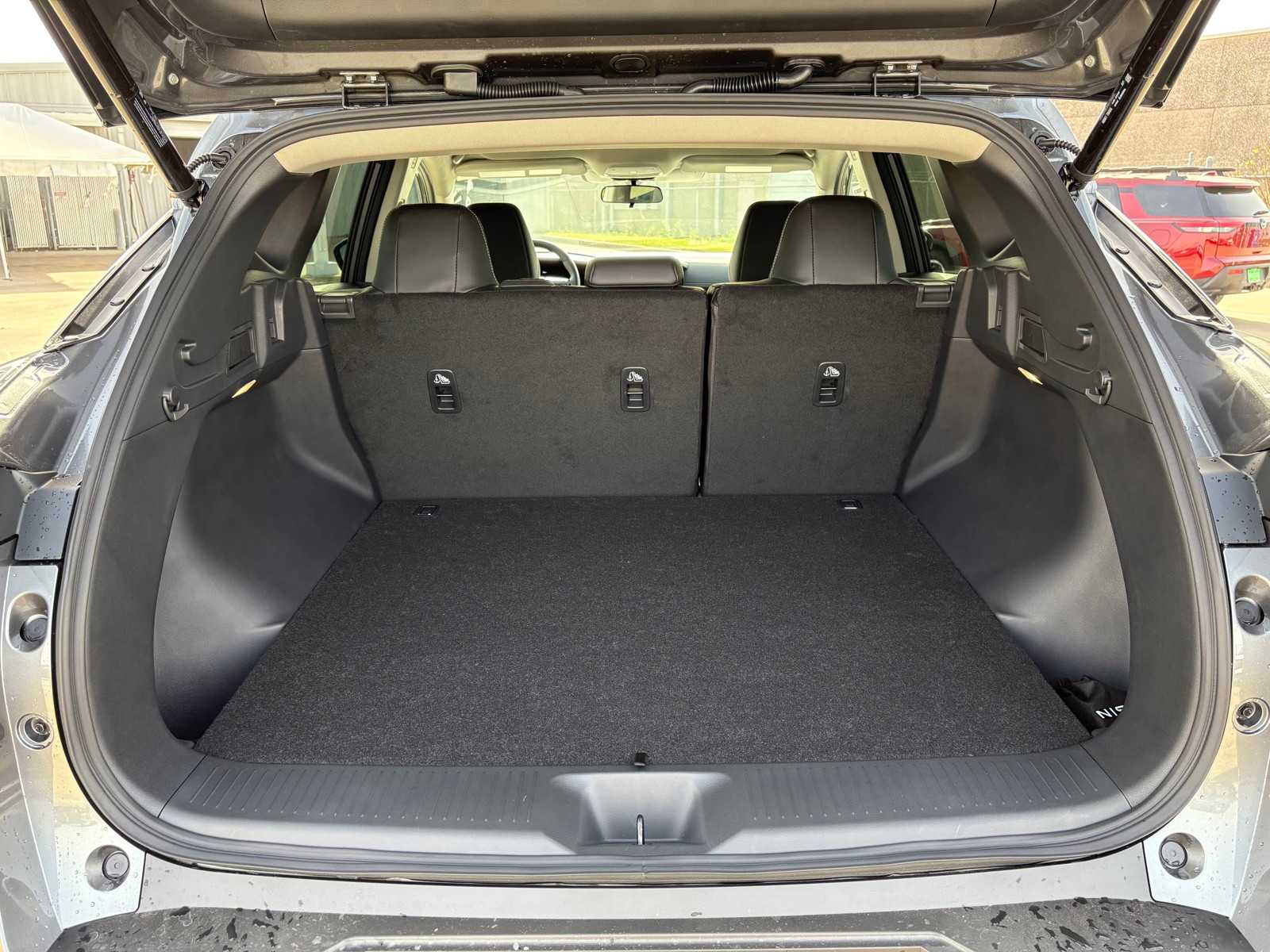 Vehicle image 10 of 23