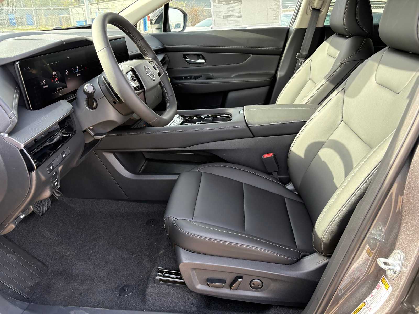Vehicle image 15 of 23