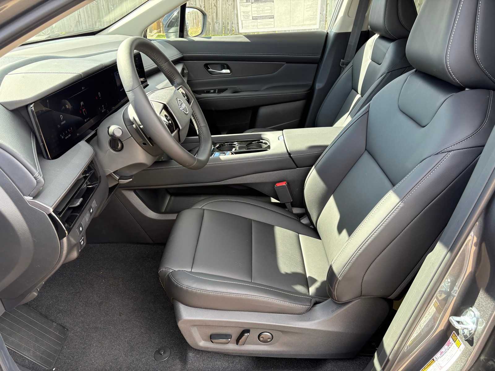 Vehicle image 14 of 22