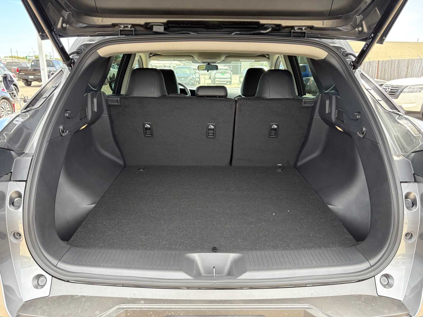 Vehicle image 10 of 22