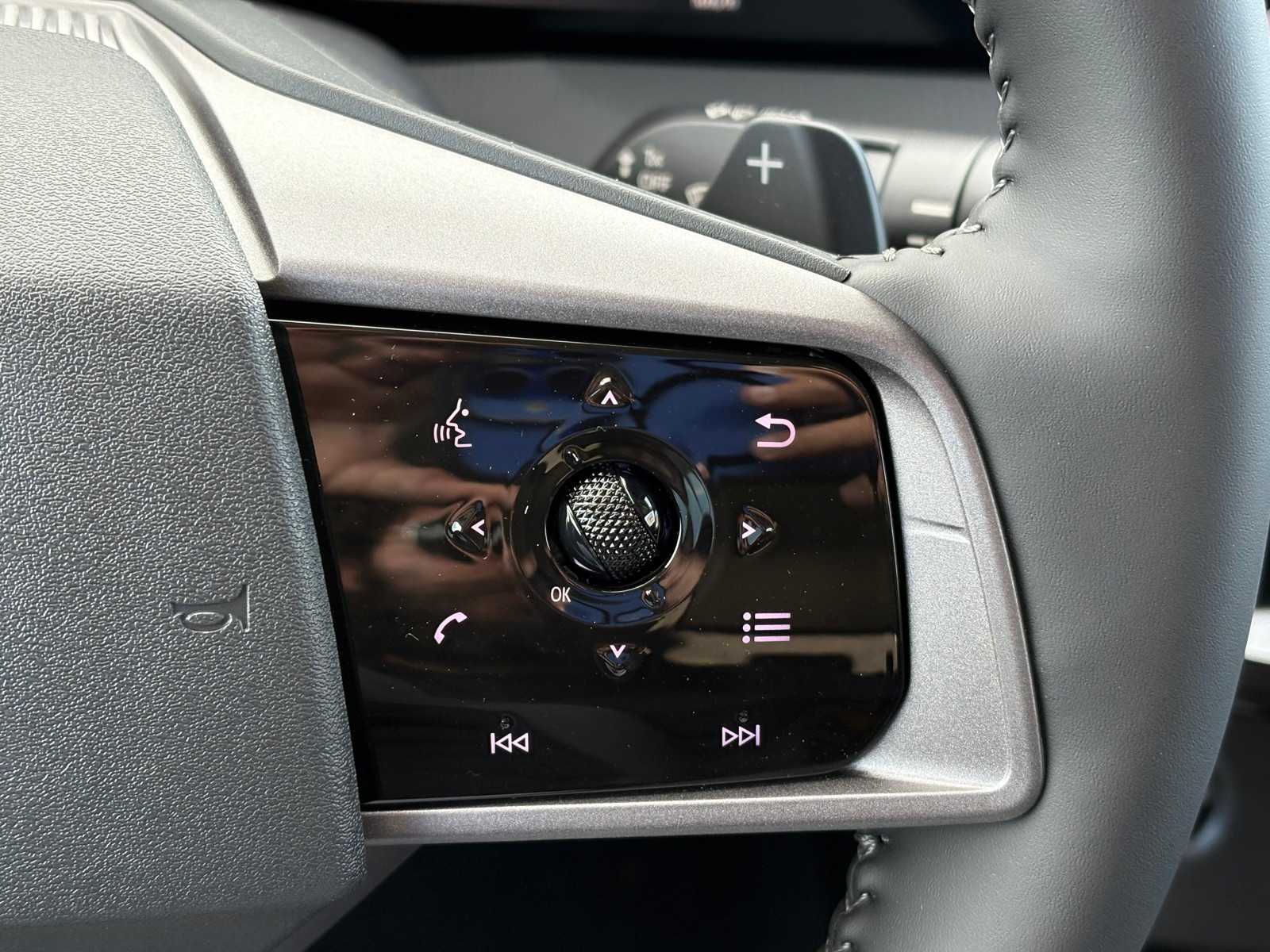 Vehicle image 21 of 22
