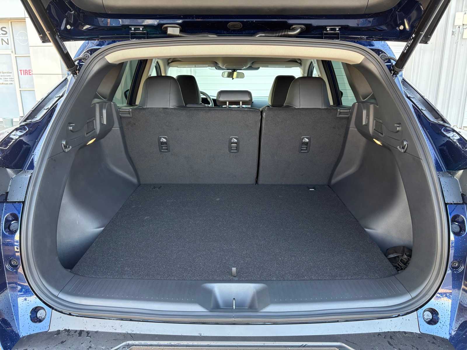 Vehicle image 10 of 22