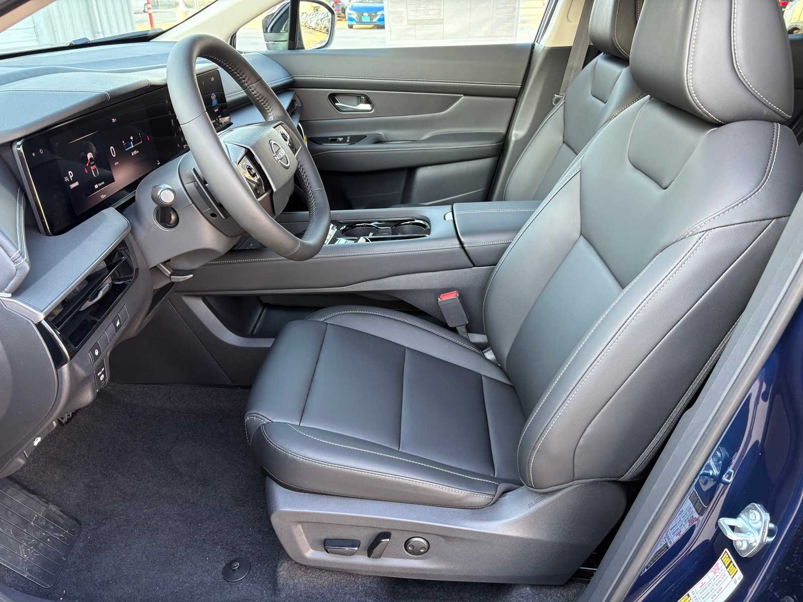 Vehicle image 14 of 22