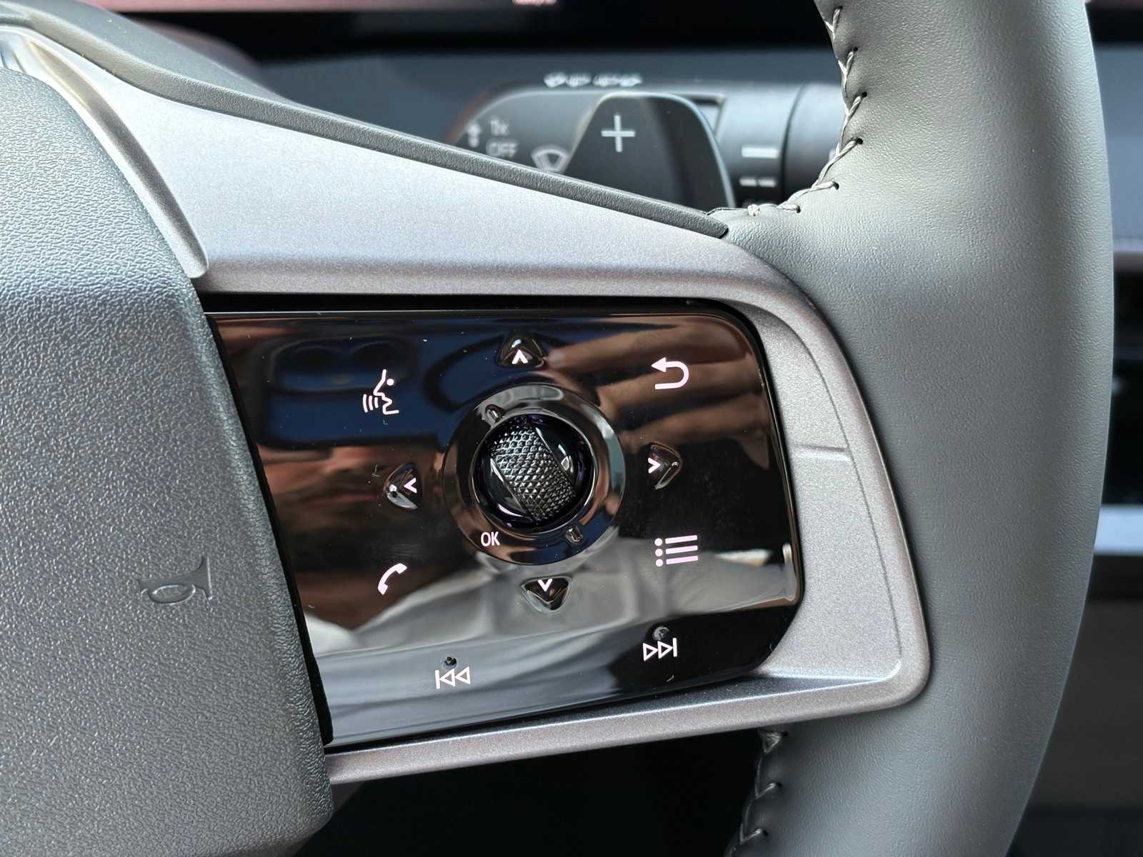 Vehicle image 21 of 22