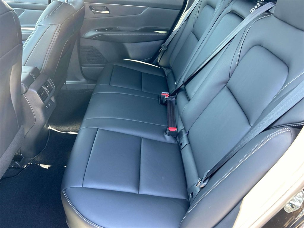 Vehicle image 22 of 35