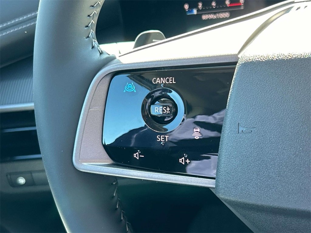 Vehicle image 27 of 35