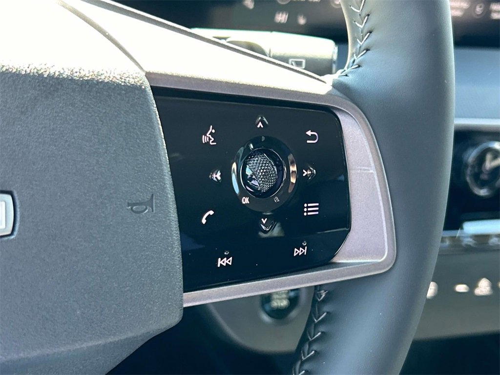 Vehicle image 28 of 35