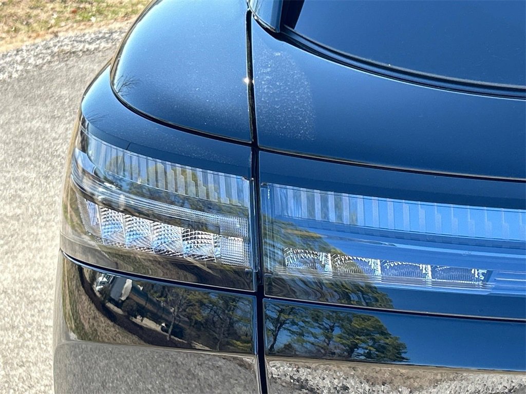 Vehicle image 11 of 35