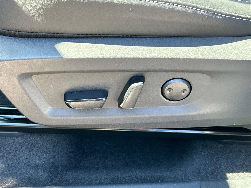 Vehicle image 26 of 35