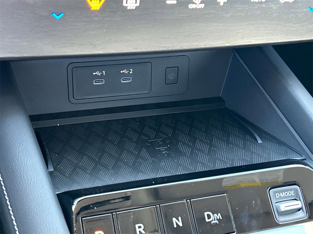 Vehicle image 32 of 35