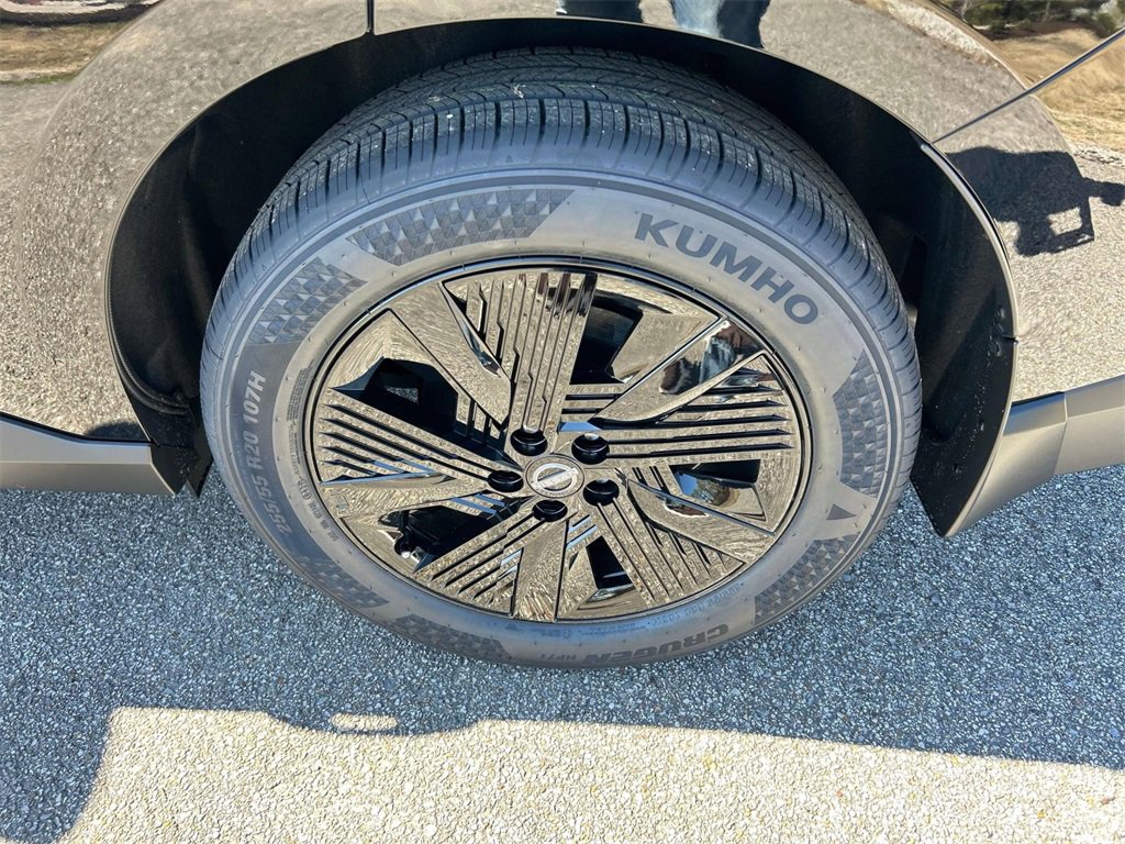 Vehicle image 12 of 35