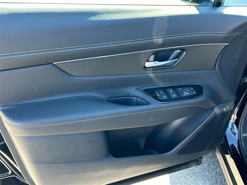 Vehicle image 23 of 35