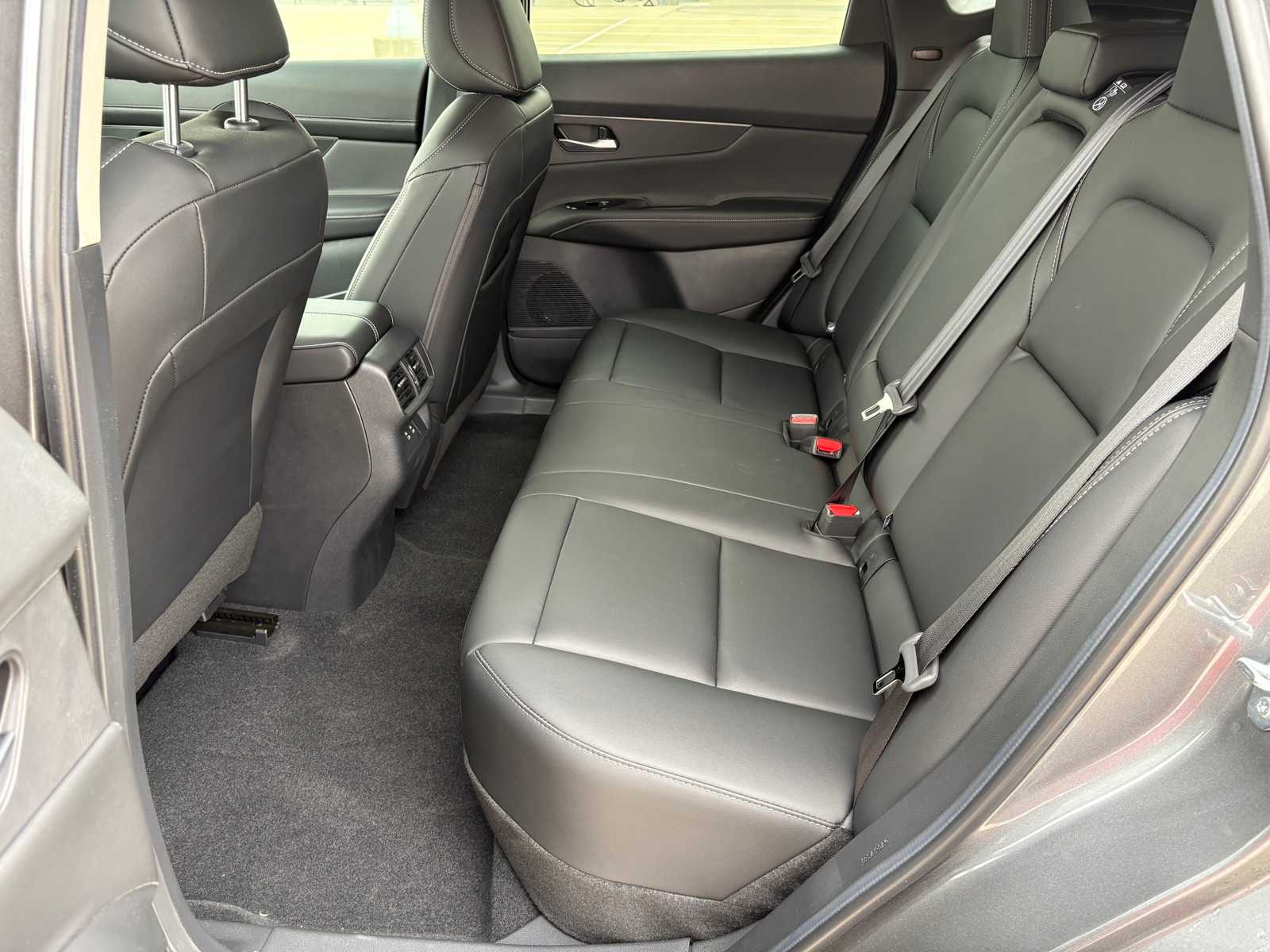 Vehicle image 11 of 22