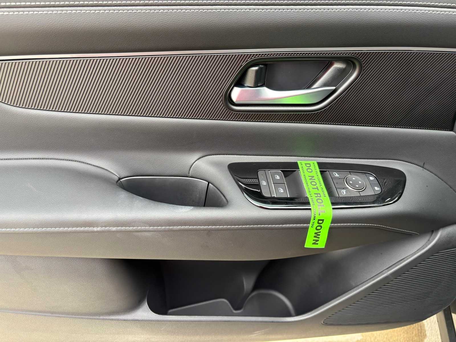 Vehicle image 13 of 22