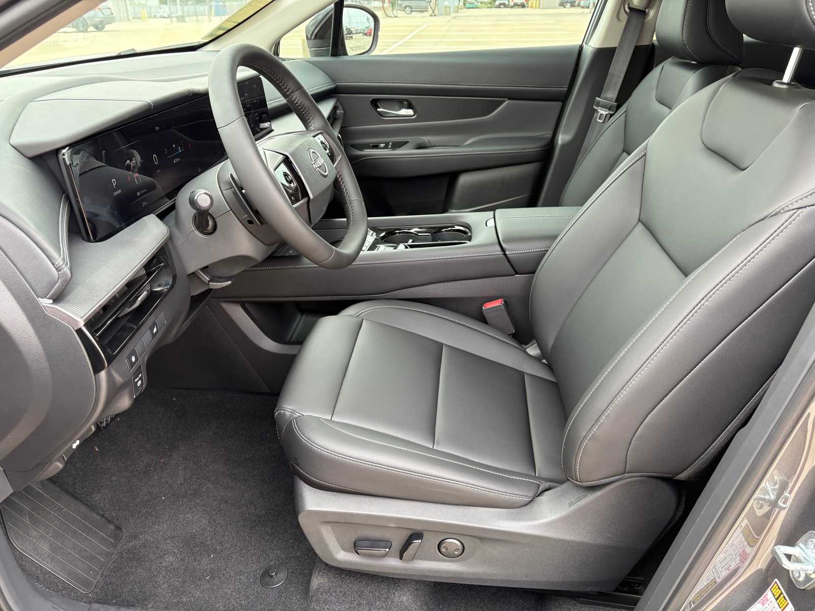 Vehicle image 14 of 22