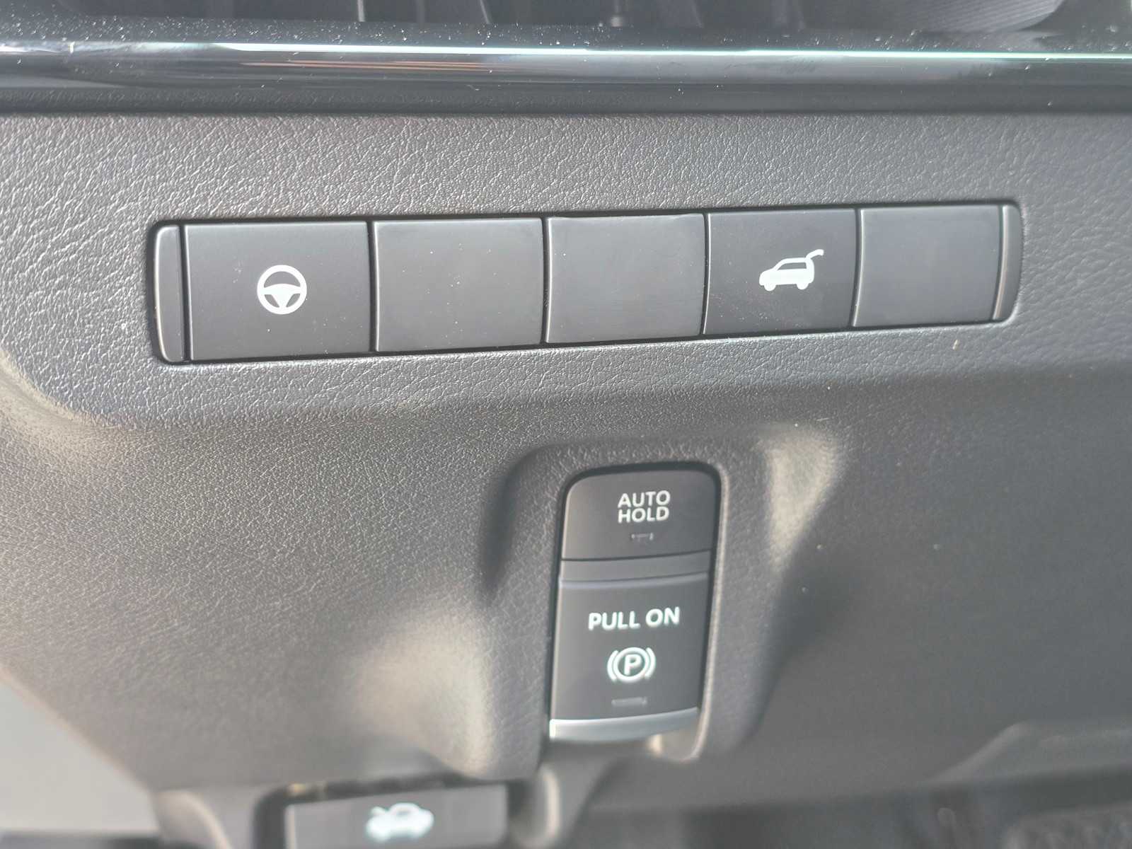 Vehicle image 17 of 26