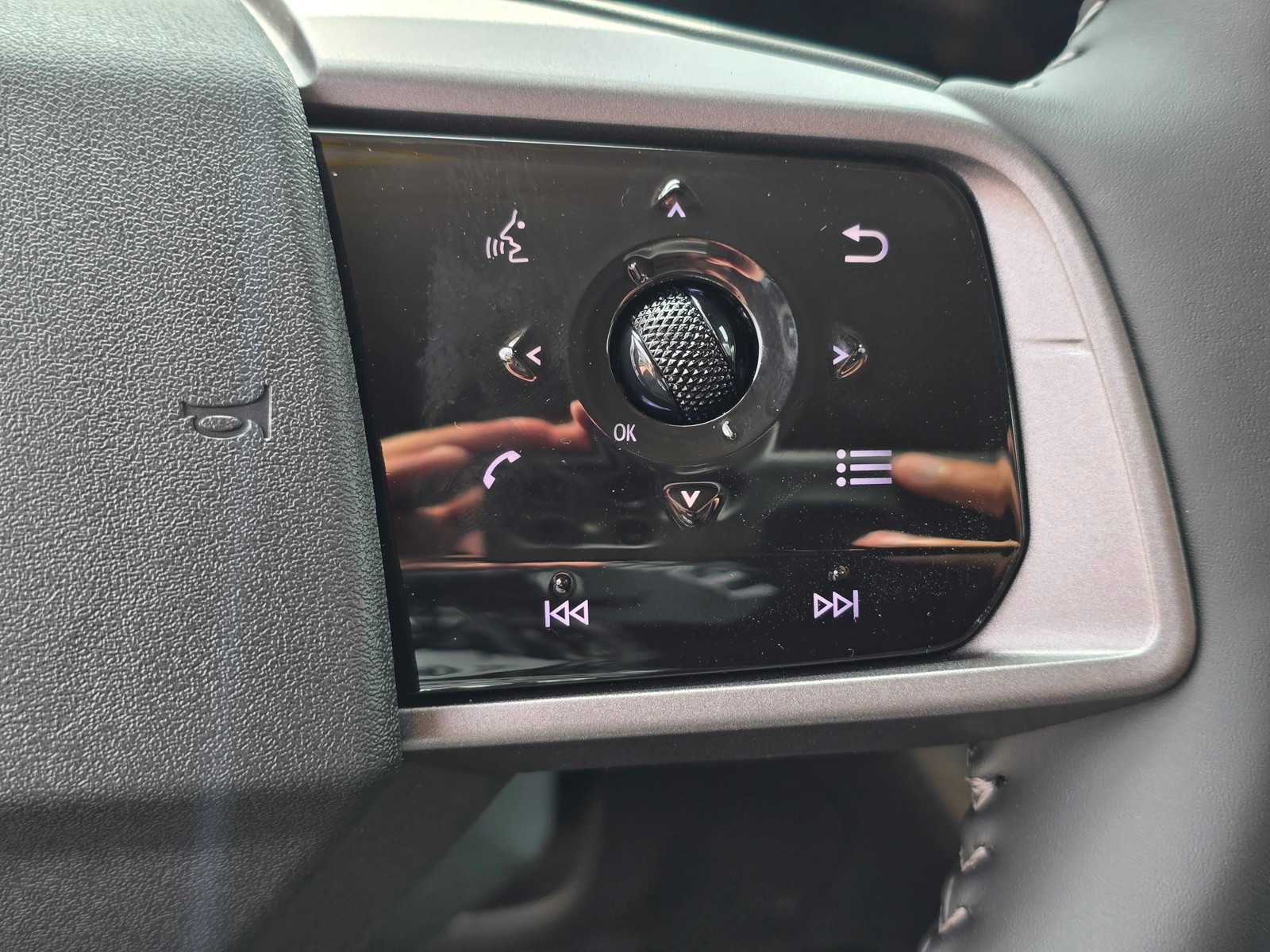 Vehicle image 24 of 26
