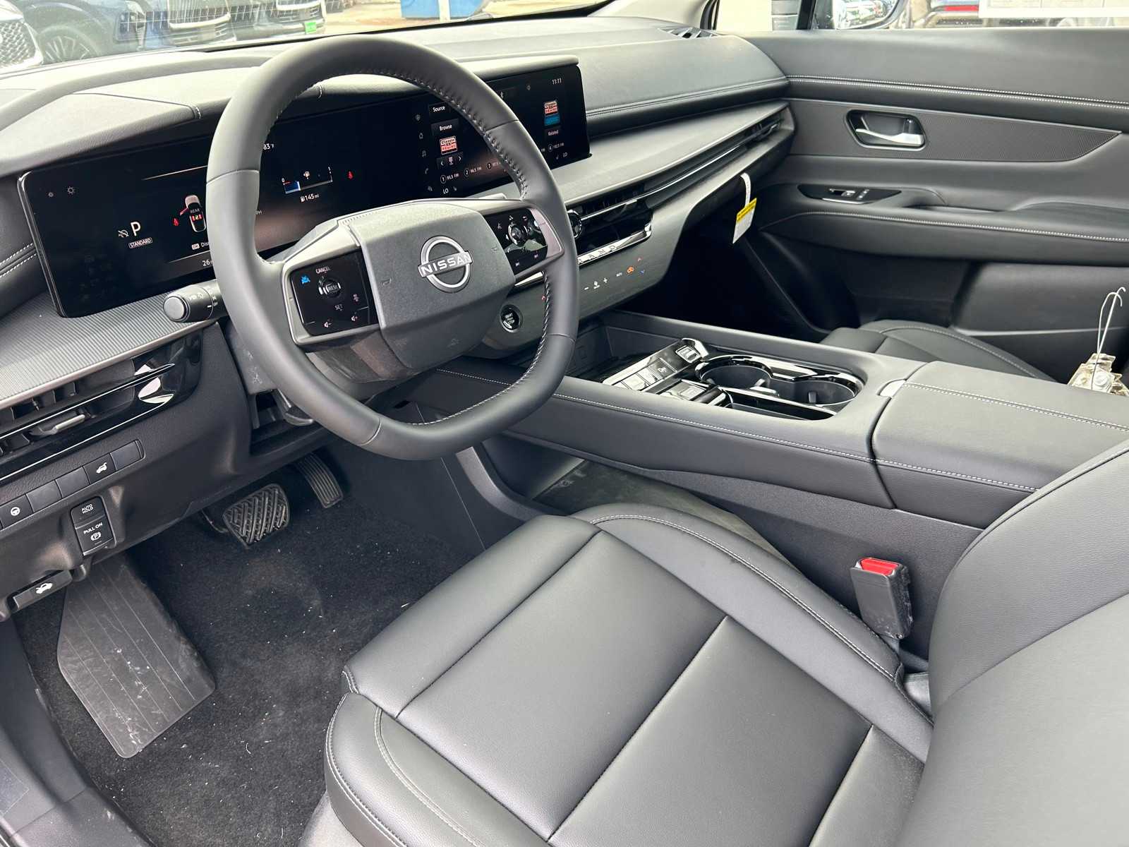 Vehicle image 11 of 16