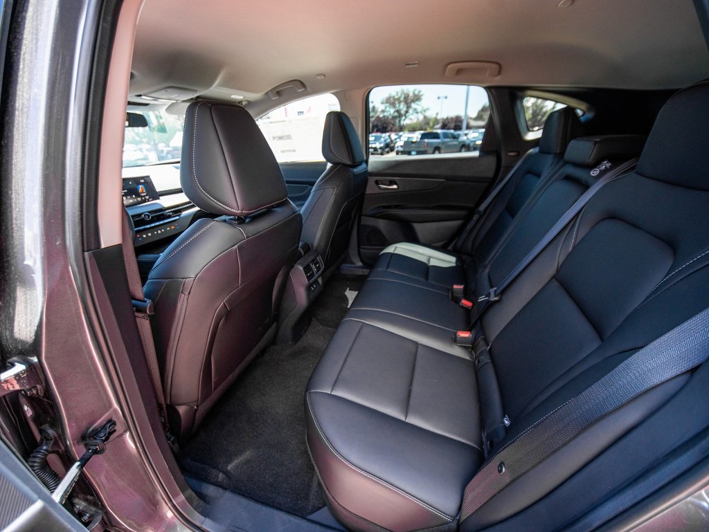 Vehicle image 8 of 11