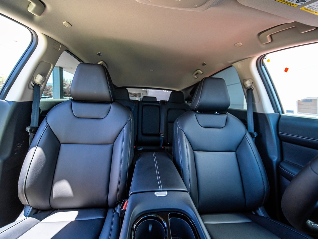 Vehicle image 9 of 11