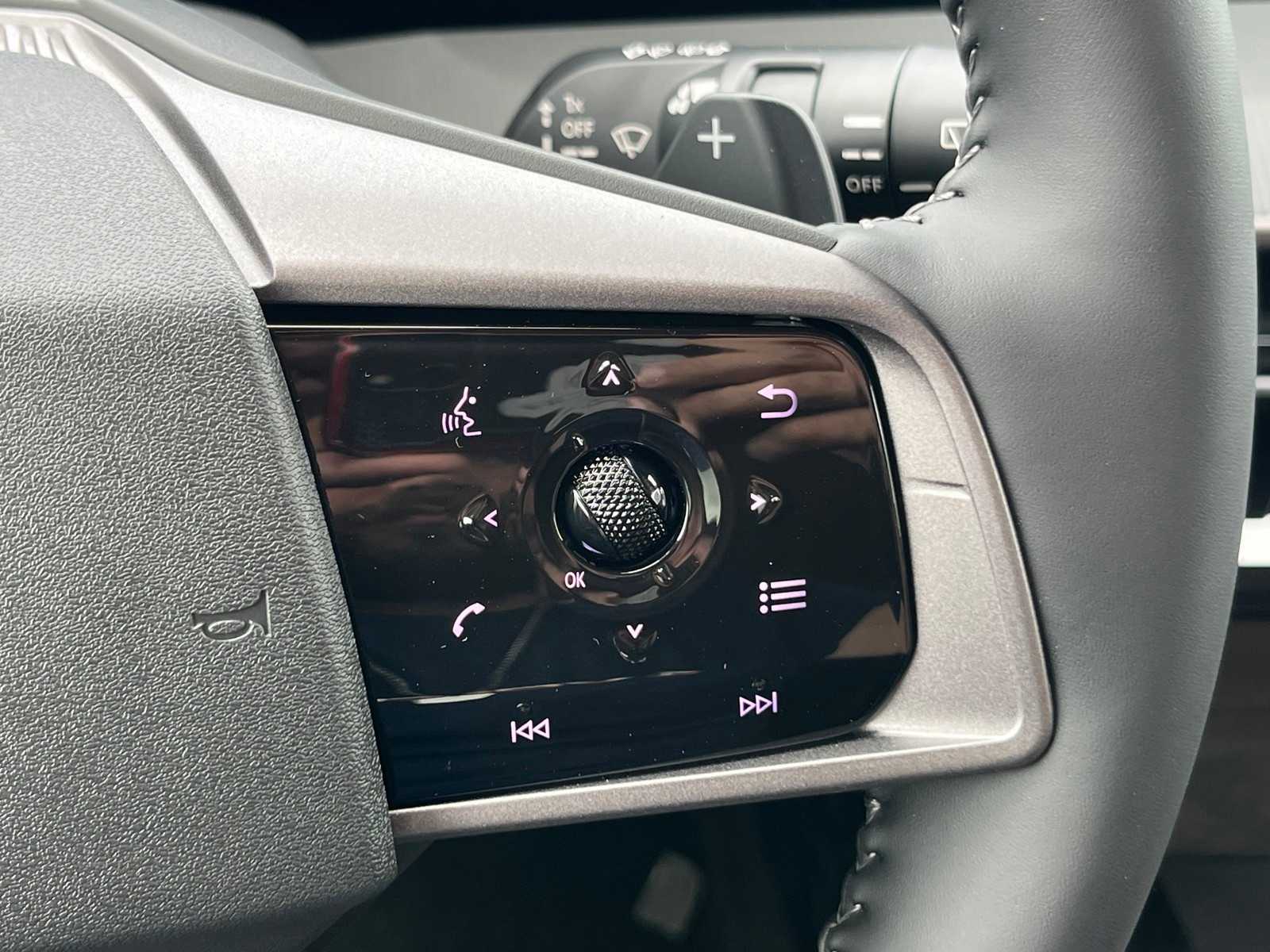 Vehicle image 21 of 22