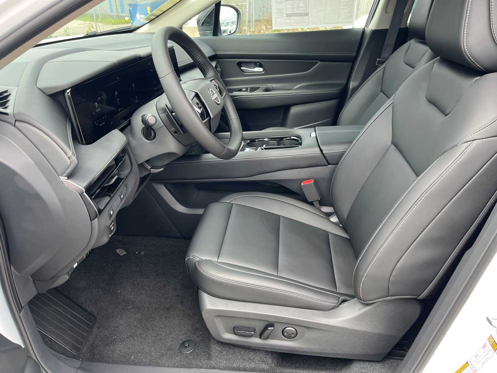Vehicle image 14 of 22