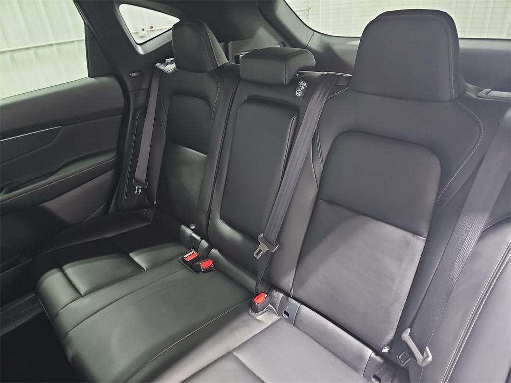 Vehicle image 14 of 35