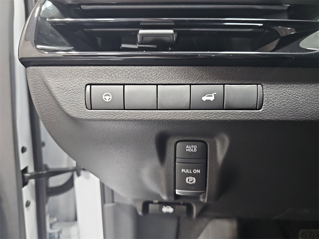 Vehicle image 26 of 35