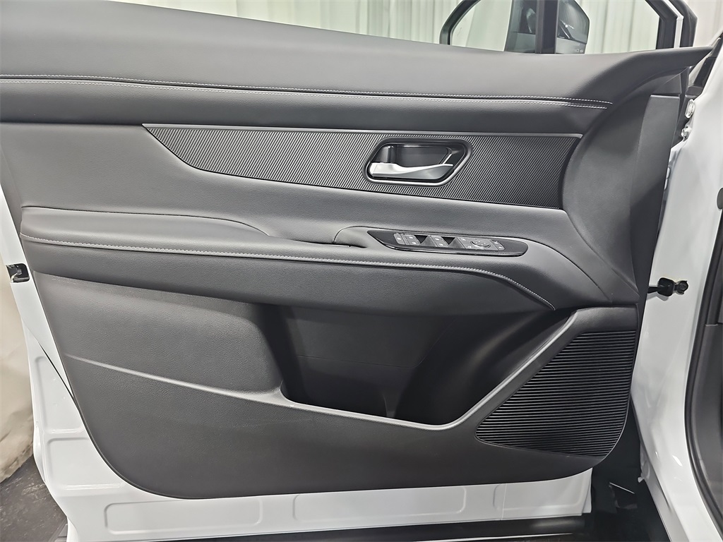 Vehicle image 27 of 35