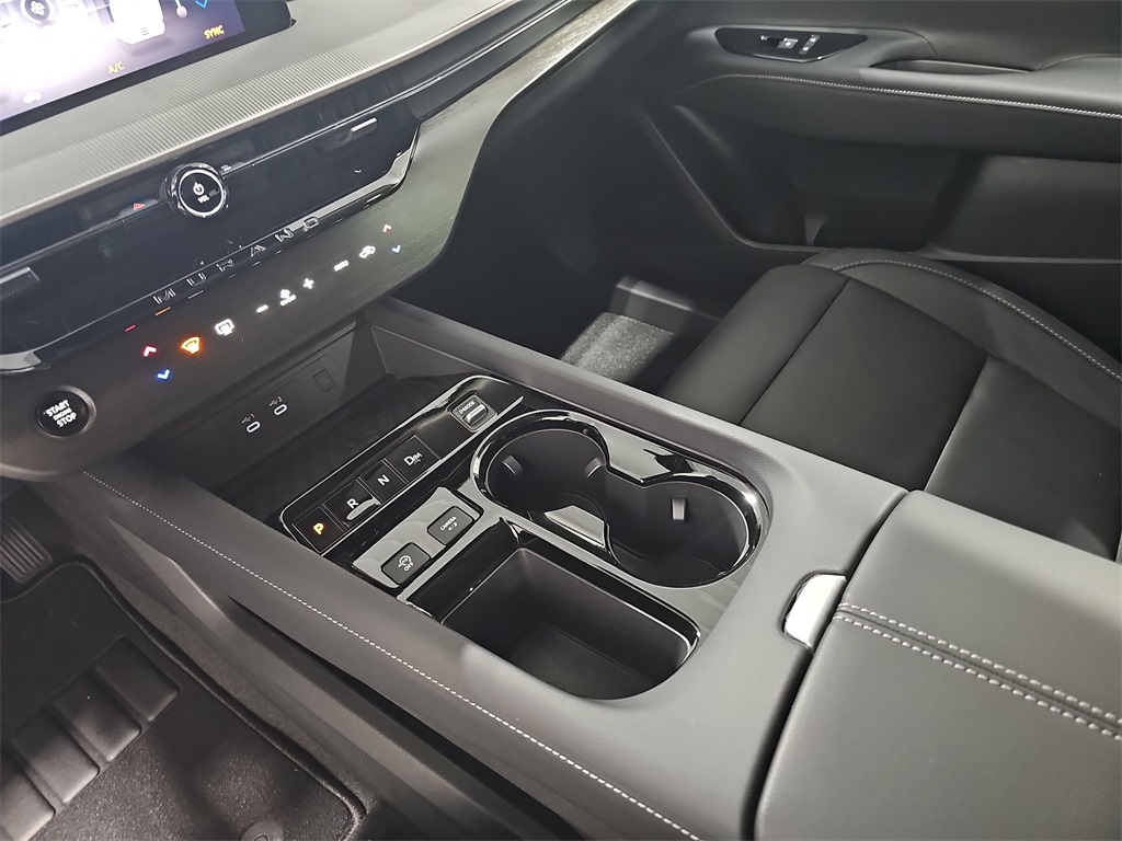 Vehicle image 25 of 35