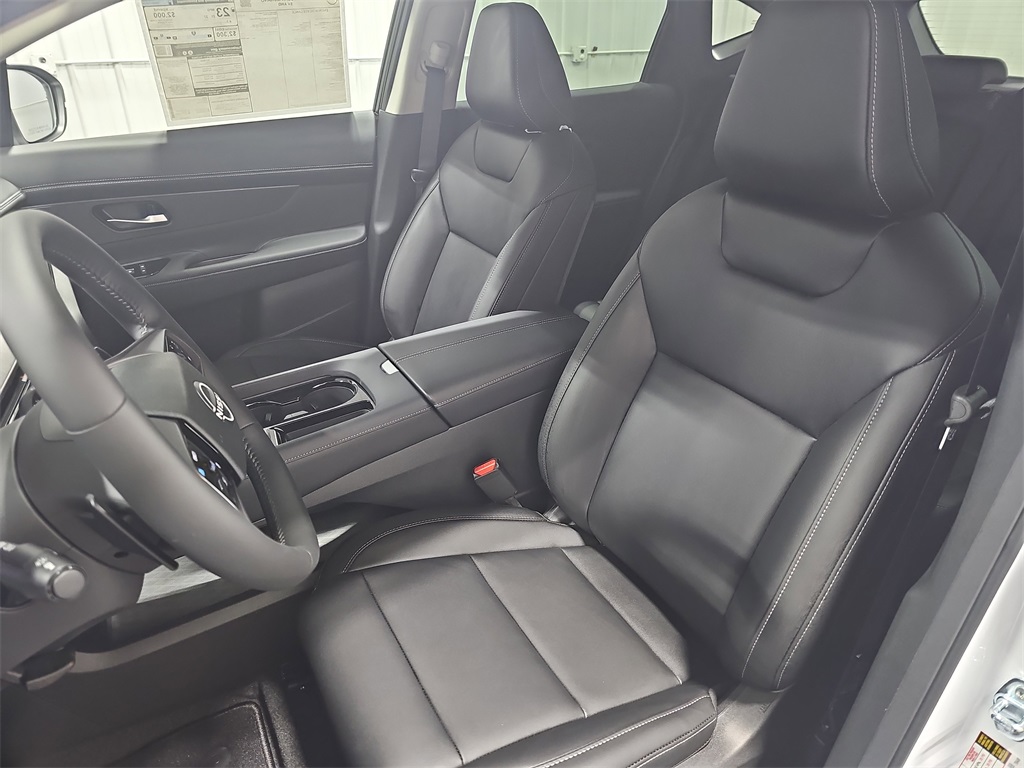 Vehicle image 15 of 35