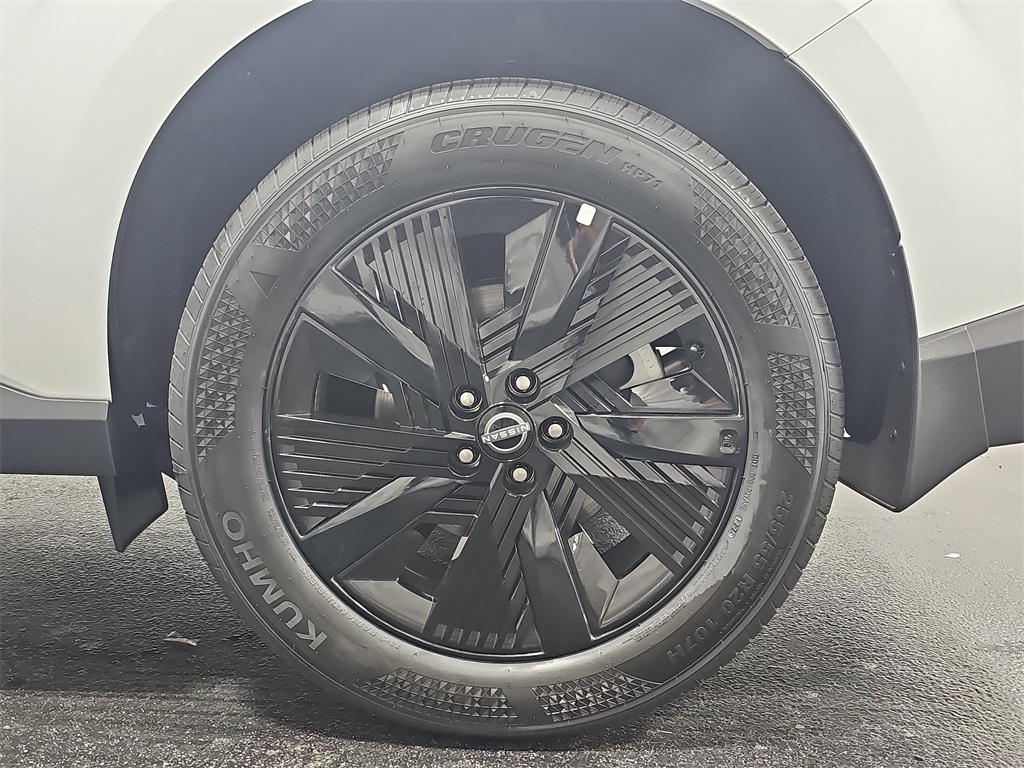 Vehicle image 33 of 35