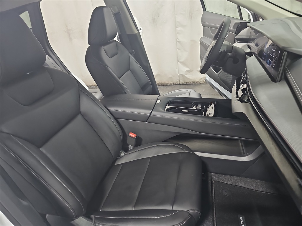 Vehicle image 10 of 35