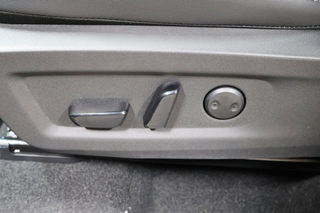 Vehicle image 9 of 32