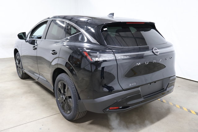 Vehicle image 4 of 32