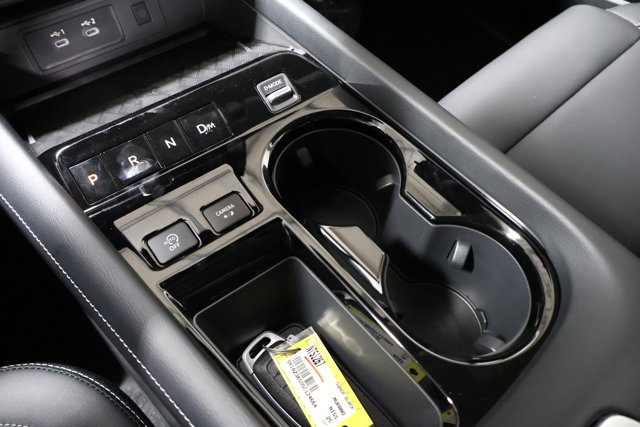 Vehicle image 24 of 32