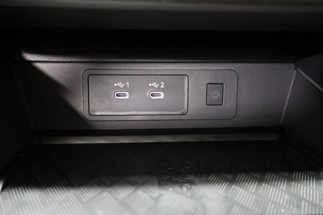 Vehicle image 23 of 32
