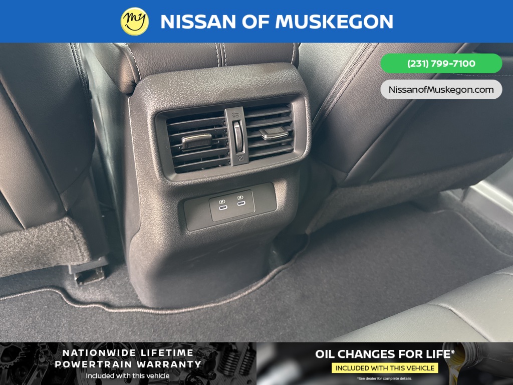 Vehicle image 25 of 29