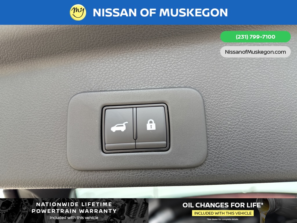 Vehicle image 27 of 29