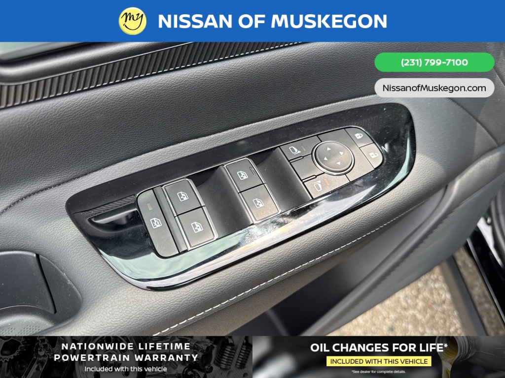 Vehicle image 10 of 29