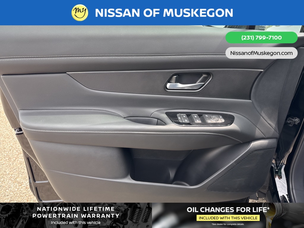 Vehicle image 9 of 29